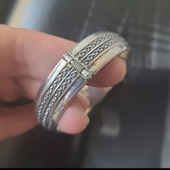 Vintage Monet Silver Plated Hinged Bracelet 7.5" Wrist - Picture 6 of 6